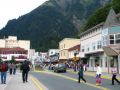 La rue principale de Juneau, envahie par les touristes