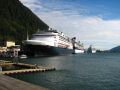 De nombreux paquebots sont amarres au port de Juneau