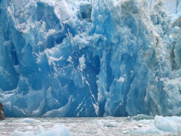 La glace du Sawyer Glacier est d'un bleu profond impressionnant !
