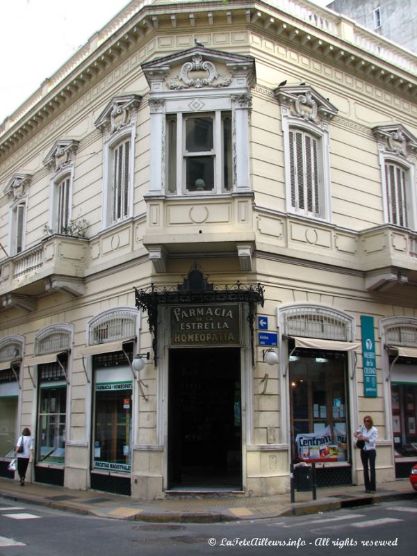 La plus vieille pharmacie de Buenos Aires a conservé son caractère d'autrefois