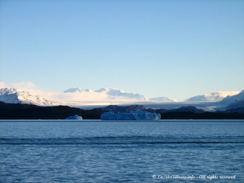 Premiers icebergs au loin