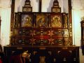 A l'Ã©glise Ã  cÃ´tÃ© du cimetiÃ¨re, un meuble offert par la Couronne d'Espagne contient les restes de trois Saints