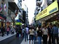 L'avenue Florida, artÃ¨re trÃ¨s commerÃ§ante et touristique de Buenos Aires