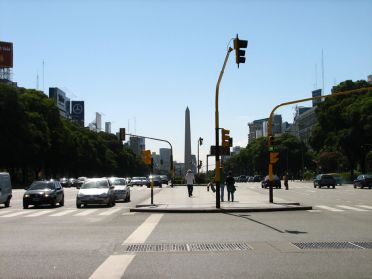 L'avenue du 9 Juillet, l'avenue la plus large du monde avec ses 125 mètres !