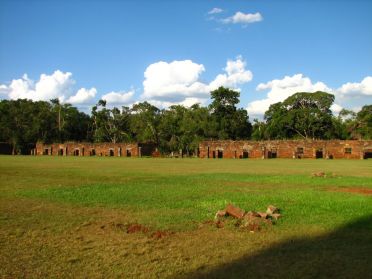 Tout autour de la place principale se trouvaient de nombreux b&acirc;timents d'habitation