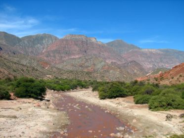 ... les roches color&eacute;es appara&icirc;ssent