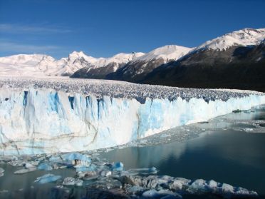 ... ce glacier est si immense qu'on ne peut l'embrasser enti&egrave;rement du regard !