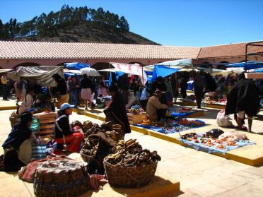 Le march&eacute; moins touristique et plus ''authentique'' de Tarabuco