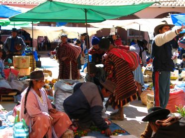 Cette partie du march&eacute; est la plus color&eacute;e et d&eacute;paysante...
