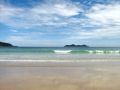 Cette plage est l'une des plus rÃ©putÃ©e de l'Ã®le pour le surf