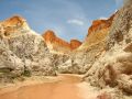 Les 12 teintes de sable de Morro Branco ont rendu cet endroit célèbre au Brésil