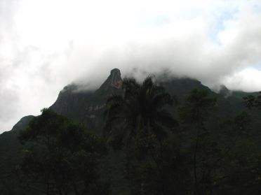 Malheureusement, le plus haut pic de la r&eacute;gion est d&eacute;j&agrave; dans les nuages