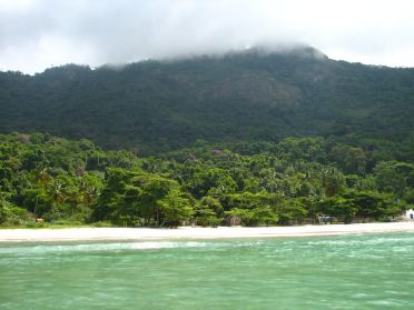 La plage de Demo Aventureiro fait partie d'une r&eacute;serve biologique