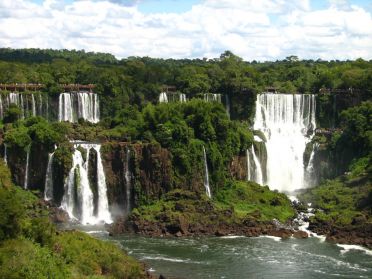 Les chutes d'Igua&ccedil;u sont compos&eacute;es d'un nombre impressionnant de cascades !