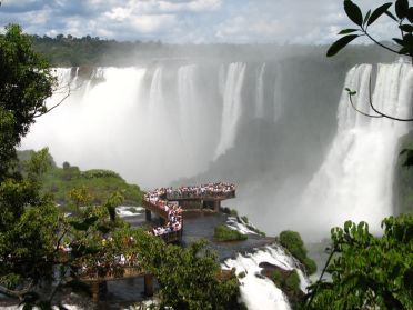 Et on se bouscule au portillon pour pouvoir admirer les chutes au plus pr&egrave;s !
