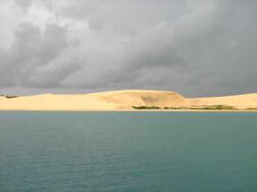 Eaux bleues, dunes oranges... Superbe, malgr&eacute; le mauvais temps !