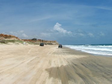 L'immense plage de Praia das Fontes est idéale pour de petites balades en buggy