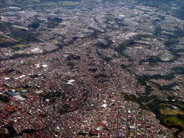 Dernières vues sur San José, la capitale du Costa Rica, depuis l'avion