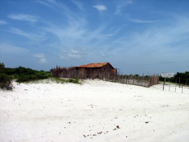 Malgr&eacute; les conditions difficiles, on croise de petites maisons traditionnelles en chemin