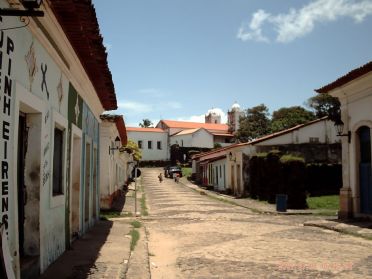 Pav&eacute;es aux motifs des ma&ccedil;ons, les rues d'Alc&acirc;ntara semblent ne pas avoir boug&eacute; depuis des si&egrave;cles