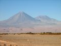 Le volcan Licancabur, l'un des nombreux volcans du dÃ©sert d'Atacama