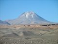 L'un des nombreux volcans du dÃ©sert d'Atacama