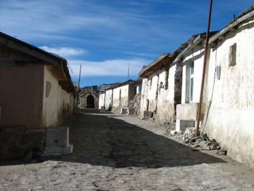 Les rues de Parinacota, adorable village &agrave; 4400m d'altitude