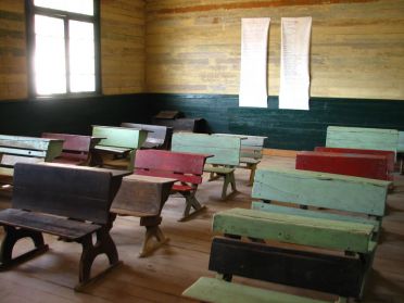 L'&eacute;cole d'Humberstone et ses pupitres &agrave; jamais d&eacute;sert&eacute;s