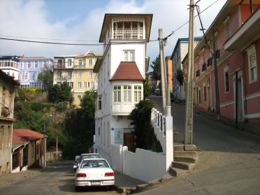 L'architecture typique de la ville : 5 &eacute;tages d'un c&ocirc;t&eacute;, 3 de l'autre !