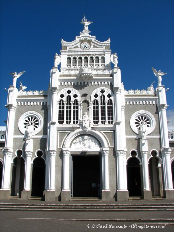 La basilique a été restaurée à l'identique après les tremblements de terre