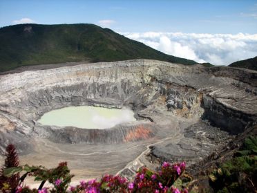 Un des volcans en activité les plus accessibles au monde !