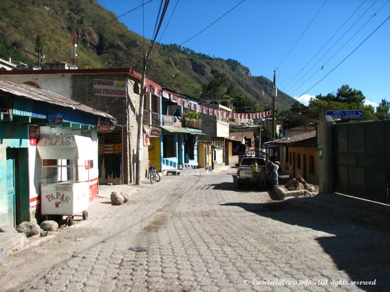 La rue principale de Santa Catarina Palopó