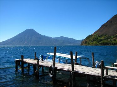 Notre lancha arrive lentement &agrave; destination...