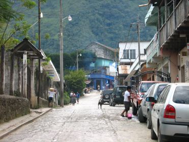 Le petit village de Lanqu&iacute;n