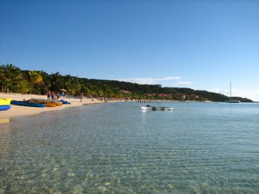 Eaux turquoises et transparentes, soleil et cocotiers... Que demander de plus ? (euh, une petite bi&egrave;re bien fra&icirc;che ?!)