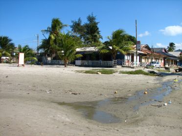La plage on ne peut plus engageante de Tela