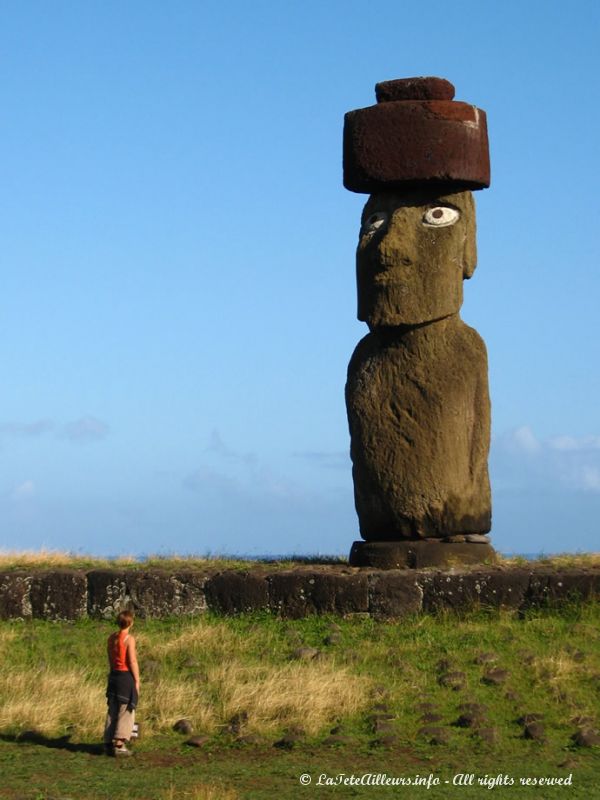 L'ahu Tahai possède le seul moai complet (restauré) de l'île. Impressionnant !
