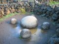 Cette pierre en forme d'oeuf reprÃ©sentait le centre du monde pour les Indiens