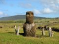 Bons nombres de moai ne sont jamais arrivés à destination et restent isolés dans les champs