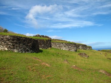 Le village c&eacute;r&eacute;moniel d'Orongo