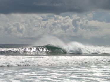 Les belles vagues du Pacifique sont bien r&eacute;elles &agrave; l'&icirc;le de P&acirc;ques...