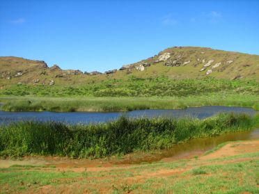 Le crat&egrave;re du volcan Rano Raraku
