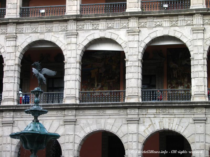Les arcades de la cour intérieure abritent de sublimes fresques de Diego Rivera