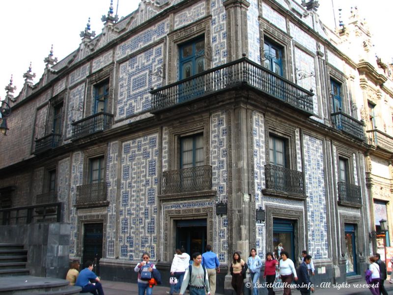La Casa de los Azuleros est recouverte de mozaiques bleues et blanches