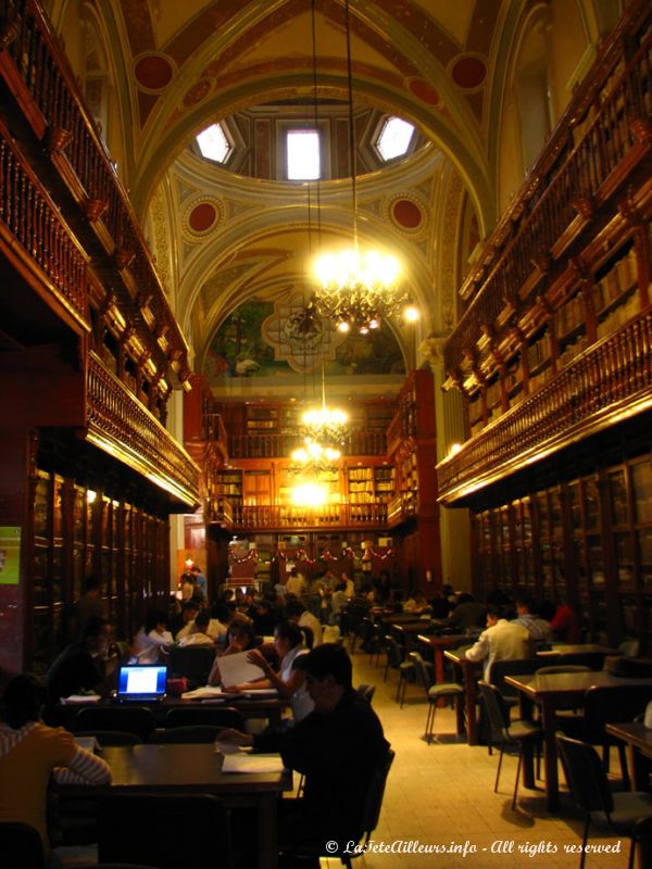 La bibliothèque de l'Université est remarquable !