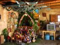 La maison est décorée en l'honneur de la fête de la Guadalupe