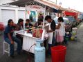 Des vendeurs de tacos sont installes partout au bord des rues