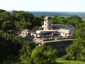Le Palais de Palenque émergeant de la jungle mexicaine