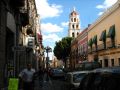 Une rue typique du centre historique de Puebla