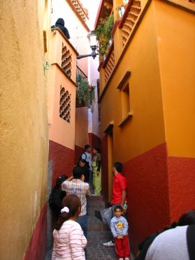 La très étroite rue des Baisers, rendez-vous des amoureux